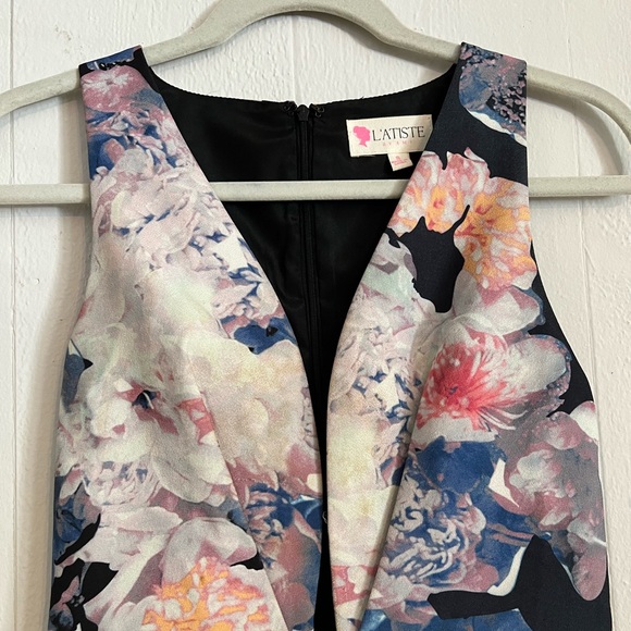 L’ATISTE floral plunging structured romper - Picture 2 of 3